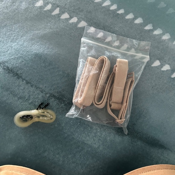 Strap Less Bra - Picture 2 of 4